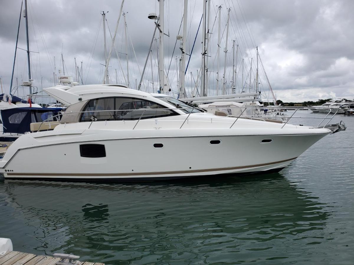 Zen Dog Luxury Motor Yacht Hotel Lymington Exterior foto