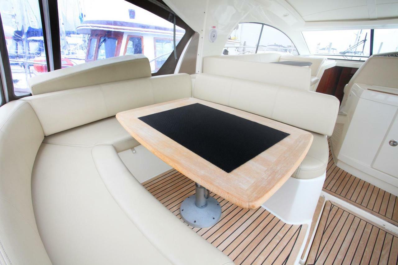 Zen Dog Luxury Motor Yacht Hotel Lymington Exterior foto