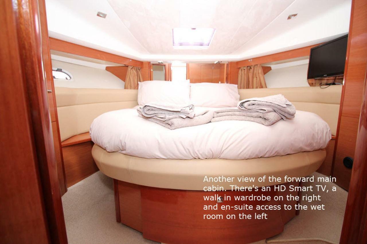Zen Dog Luxury Motor Yacht Hotel Lymington Exterior foto