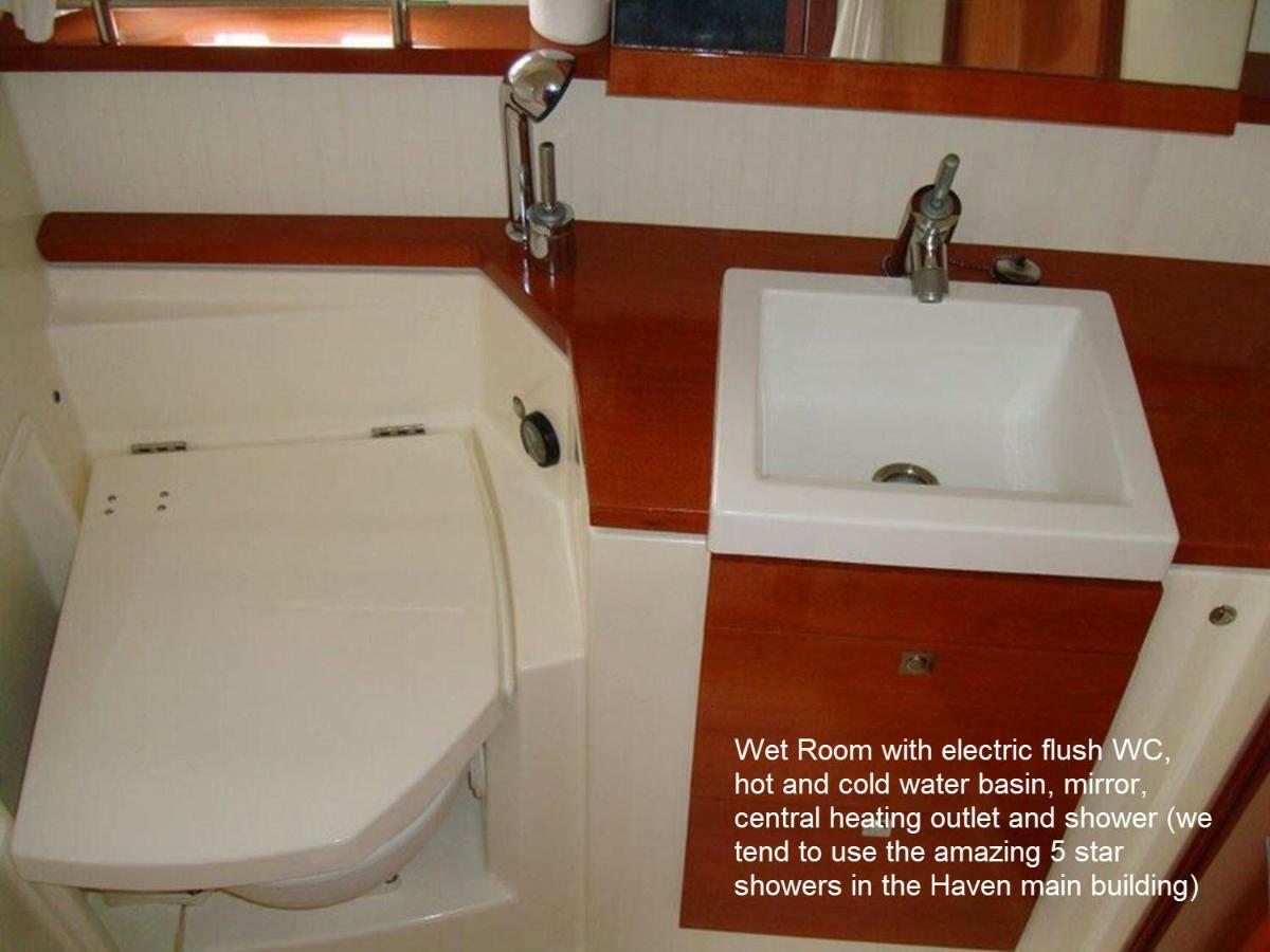 Zen Dog Luxury Motor Yacht Hotel Lymington Exterior foto