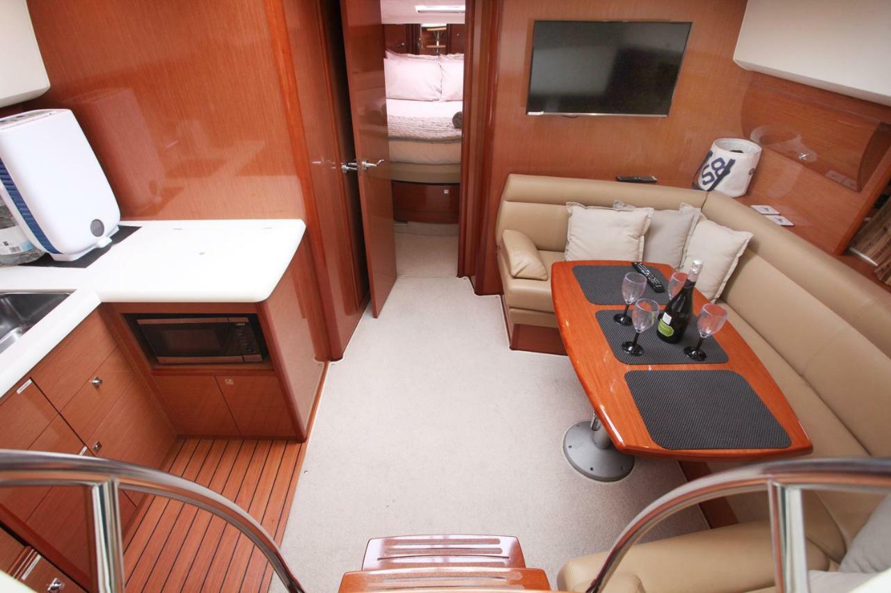 Zen Dog Luxury Motor Yacht Hotel Lymington Exterior foto